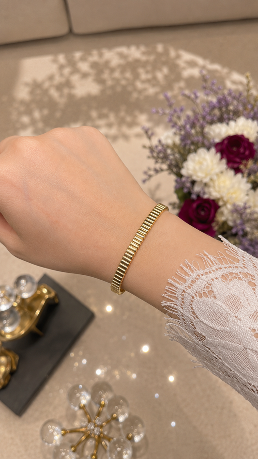 The lined bracelet