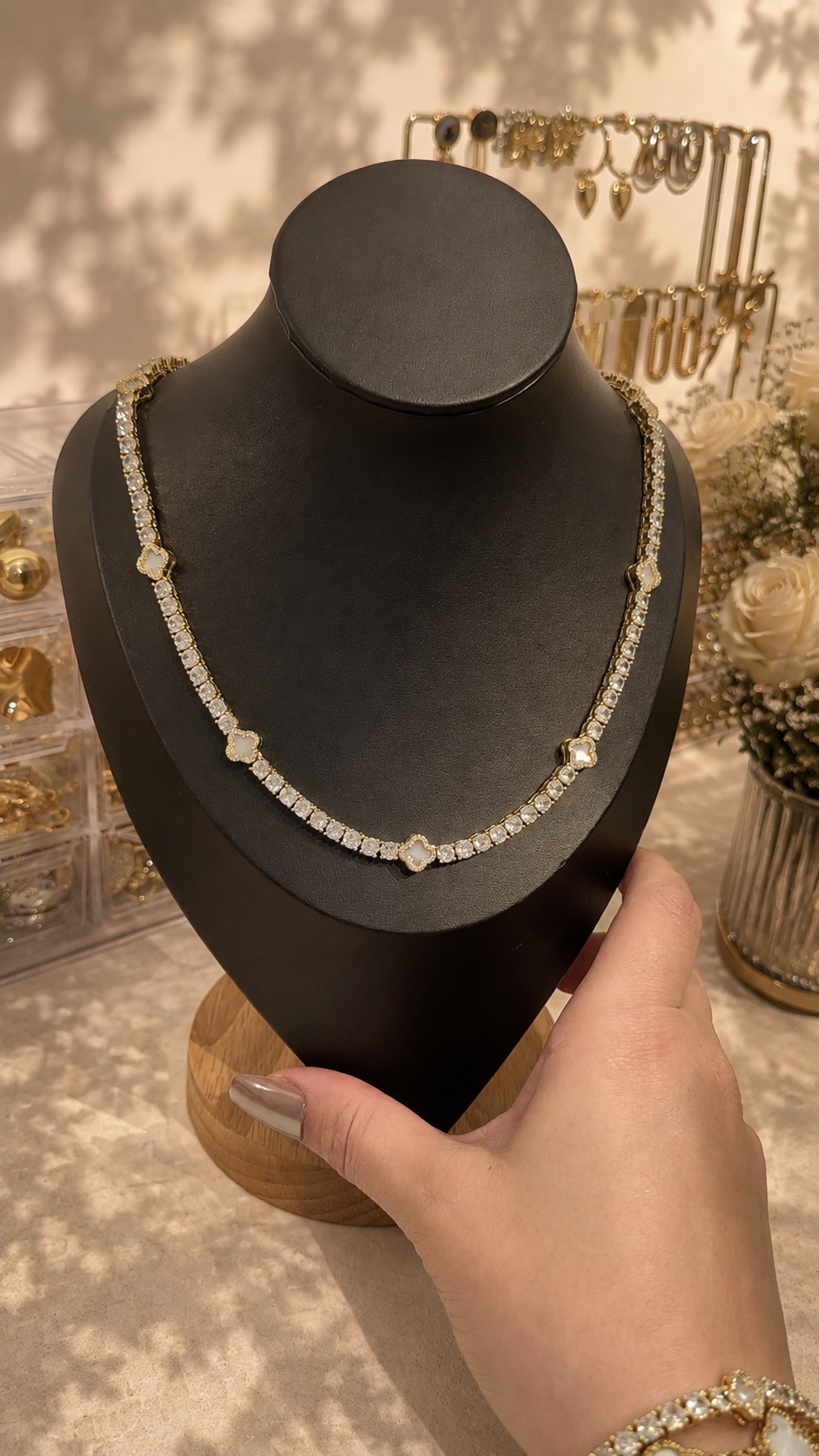 The luna necklace