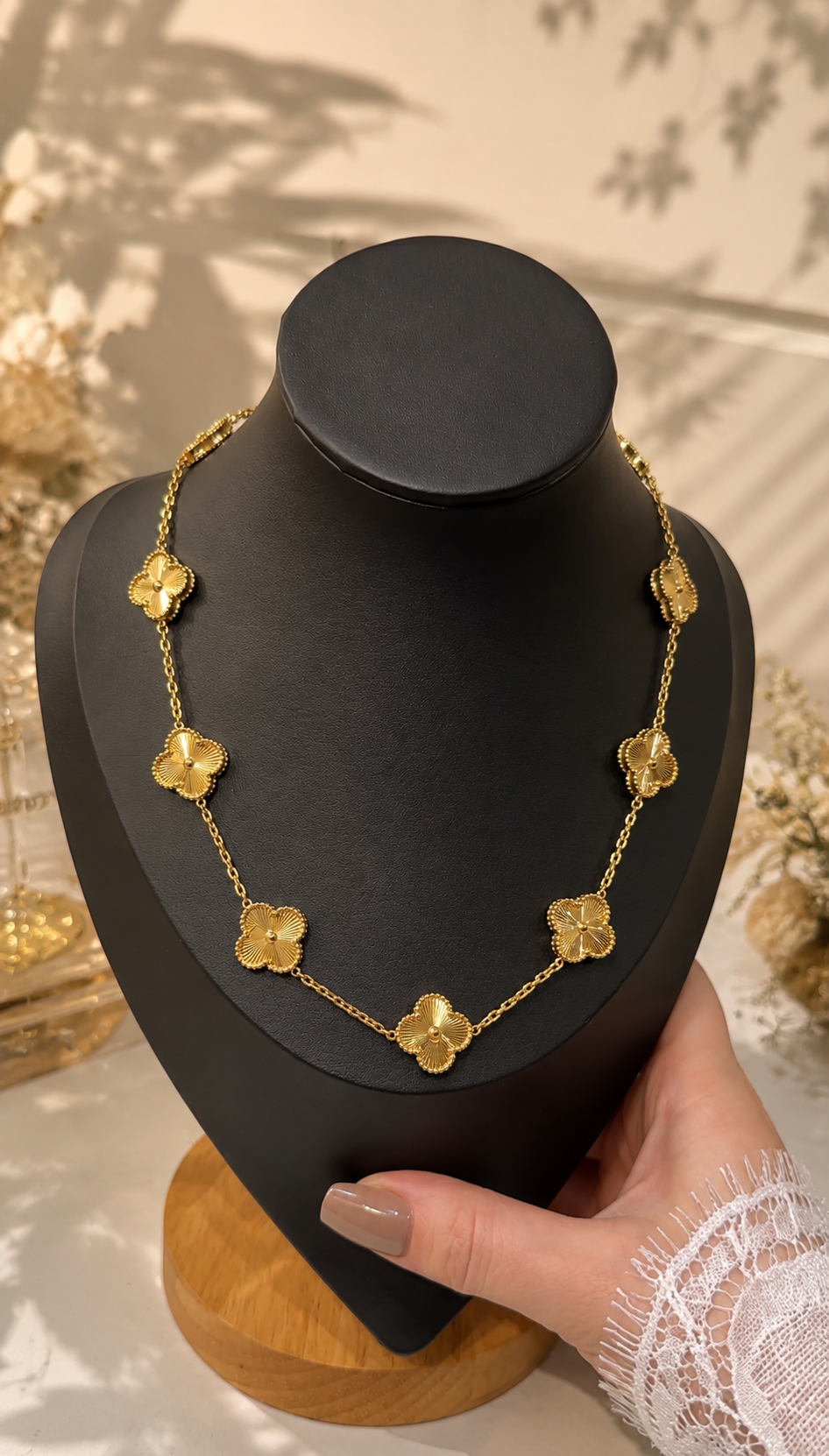 Four leaves necklace